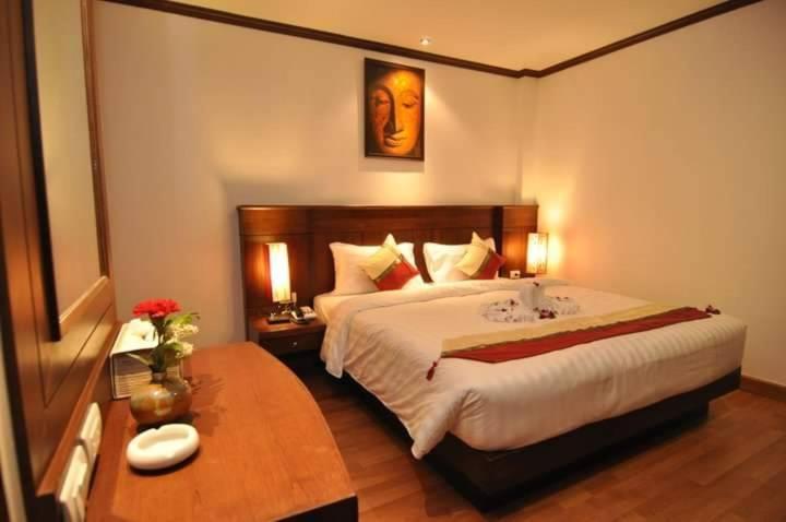 Hemingway'S Hotel Patong Esterno foto